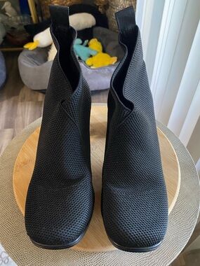Vivanz Black Textile Knit Slip-On Ankle Booties, Women’s 8 (fit like 7.5)